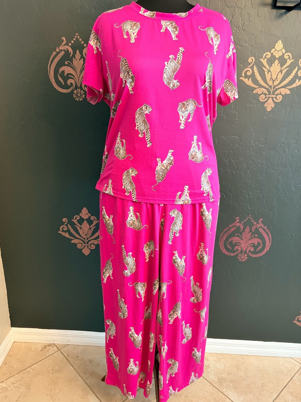 Women's Pink Tiger Print Pajama Set